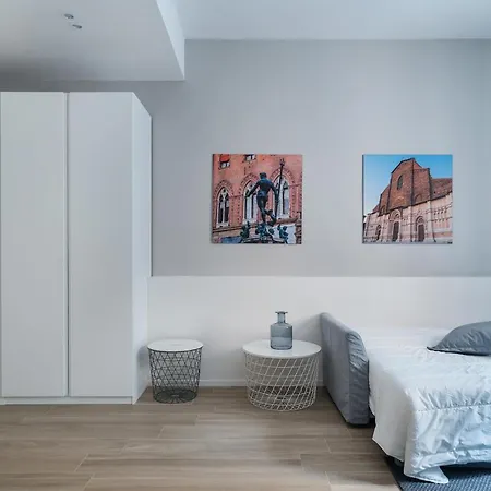 San Petronio Apartment *